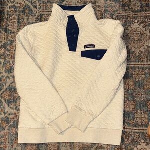 Patagonia Women's Small Quilted Organic Cotton Cream and Navy 4-snap pullover